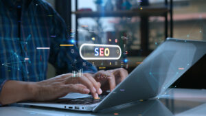 seo consultant organic traffic on a laptop
